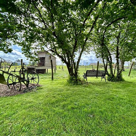 Mobilhome Sous Chalet En Bois A La Ferme Josnes Eksteriør billede