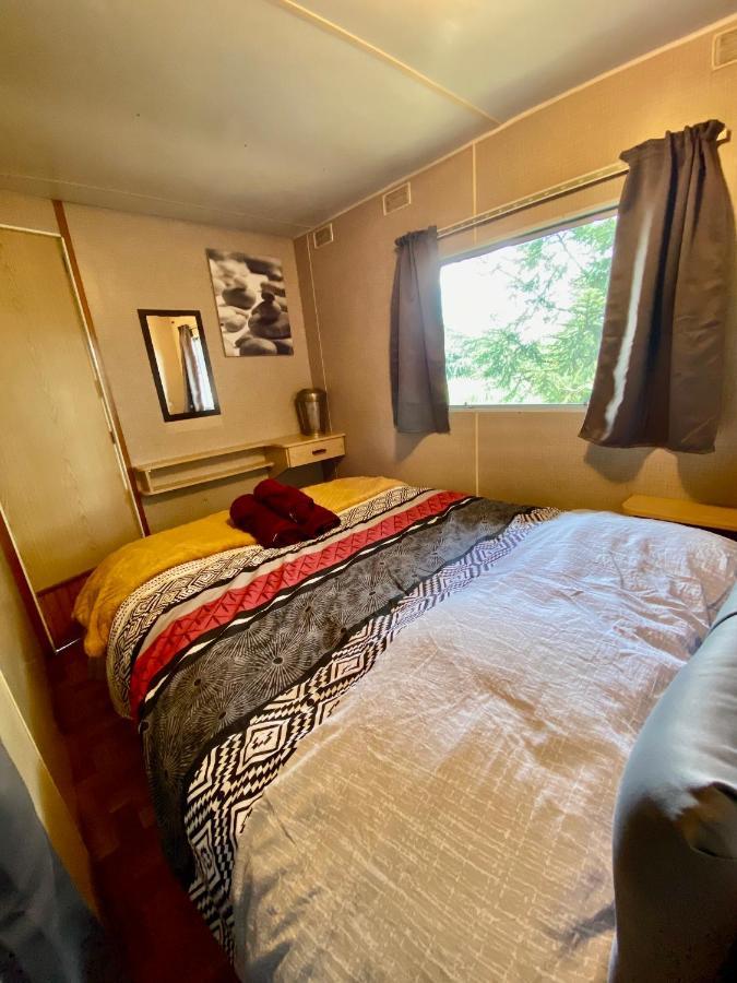 Mobilhome Sous Chalet En Bois A La Ferme Josnes Eksteriør billede