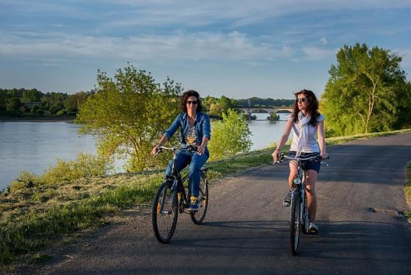 Mobilhome Sous Chalet En Bois A La Ferme Josnes Eksteriør billede