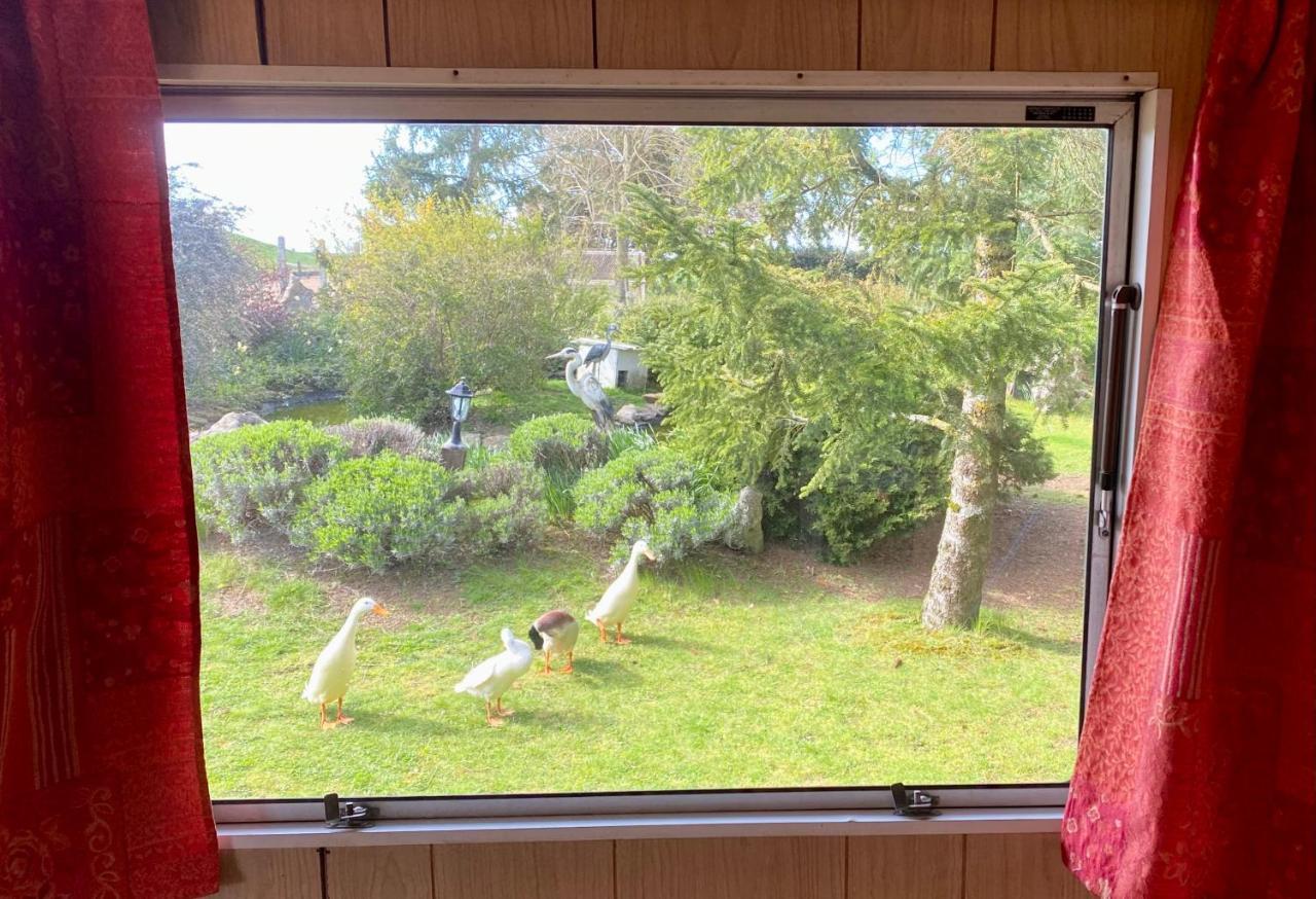 Mobilhome Sous Chalet En Bois A La Ferme Josnes Eksteriør billede