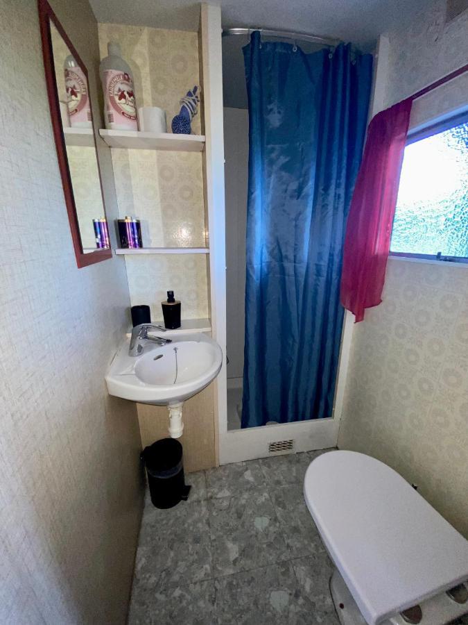 Mobilhome Sous Chalet En Bois A La Ferme Josnes Eksteriør billede